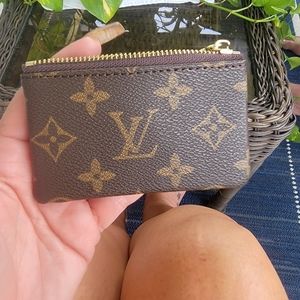 BRAND NEW LOUIS VUITTON COIN PURSE WITH CHAIN.